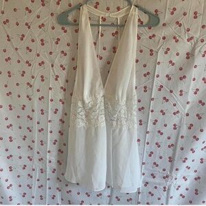 Elegant White Sleeveless Slip and Robe with Lace Detail